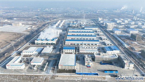 中能建松原氢能产业园（绿色氢氨醇一体化）技俩一期投产。受访者供图